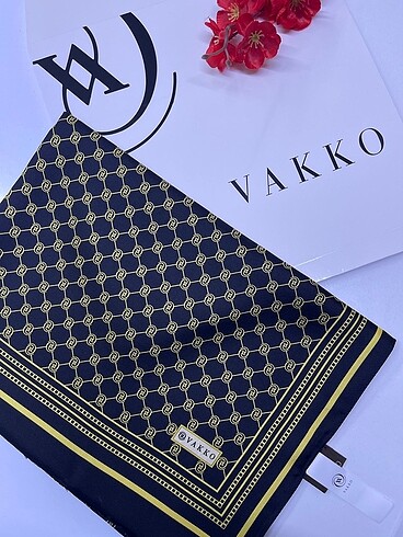 Vakko monogram şal