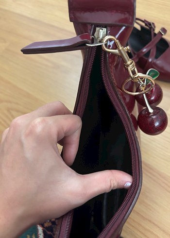 Bordo çanta Charmlı ve Ayakkabı - Görsel 4