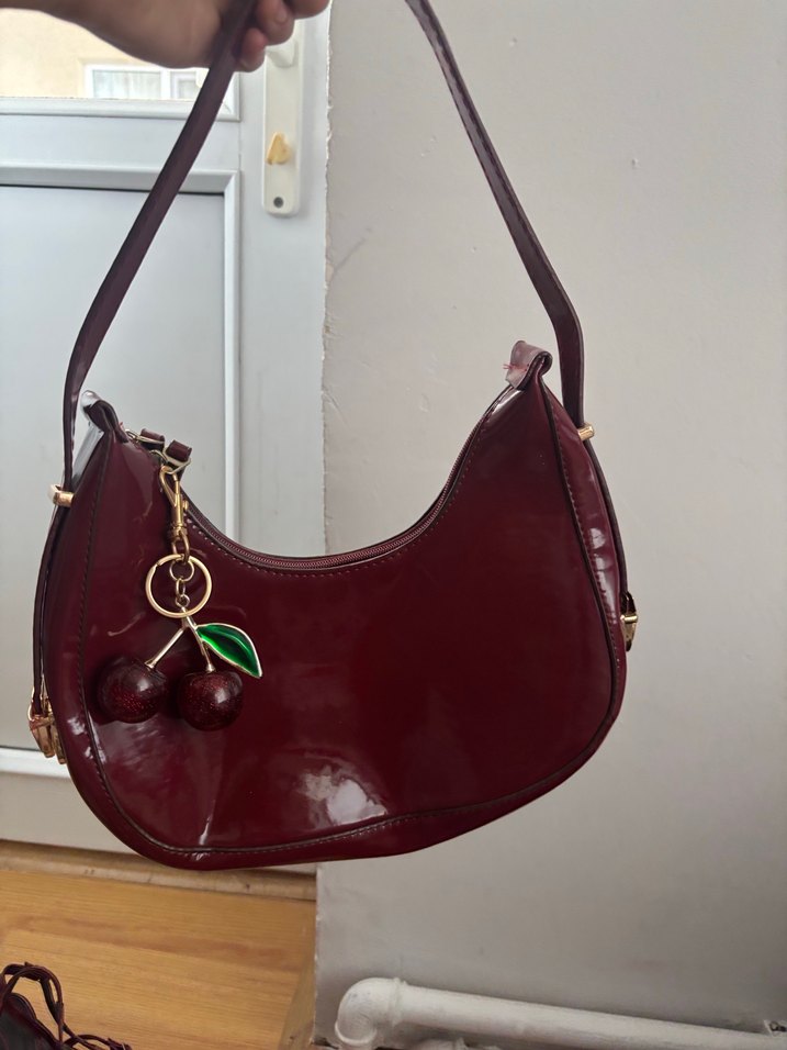 Bordo çanta Charmlı ve Ayakkabı - Görsel 2