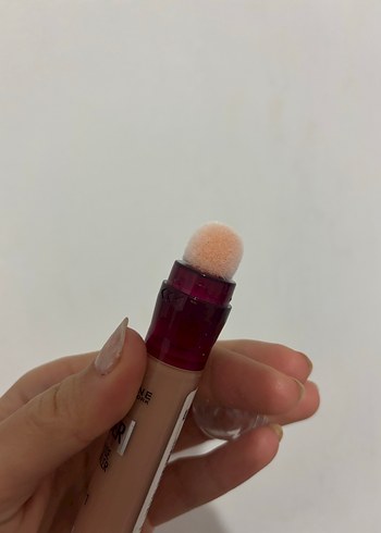 Maybelline Eraser Çok Amaçlı Kapatıcı 121 Beige - Görsel 4