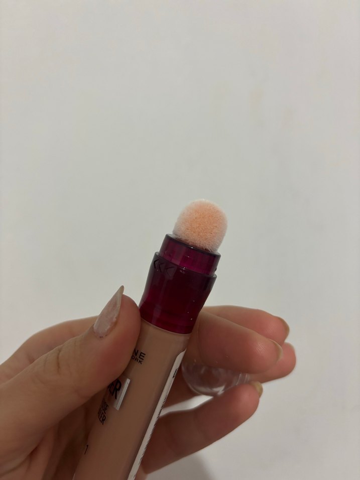 Maybelline Eraser Çok Amaçlı Kapatıcı 121 Beige - Görsel 4