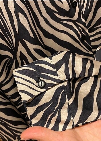 l Beden siyah Renk Zebra Desen Gömlek