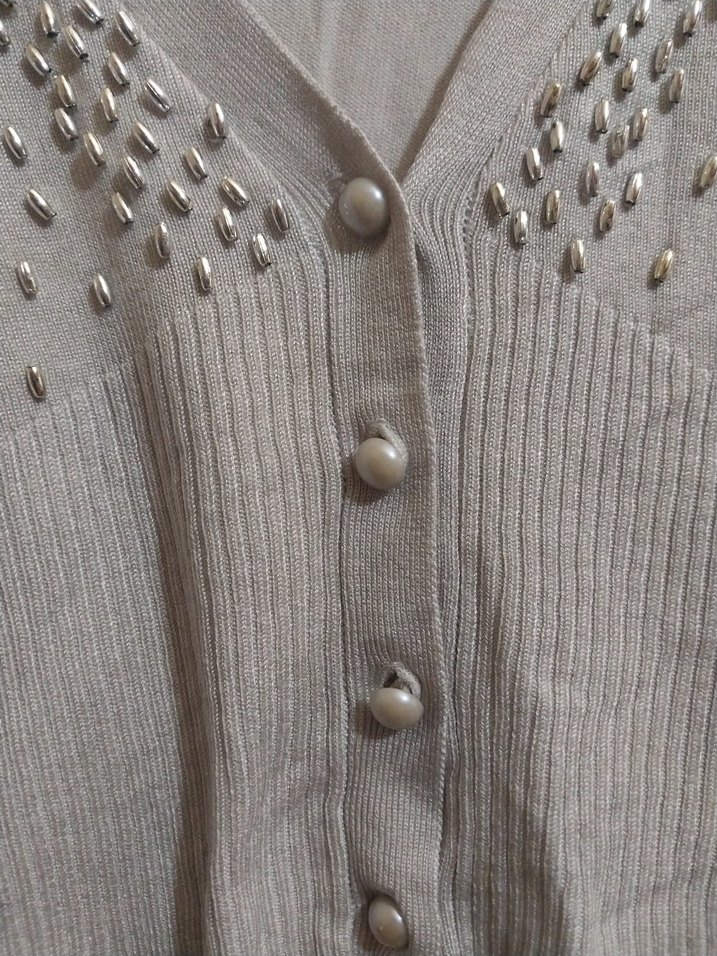 Taşlı crop hırka - Görsel 3