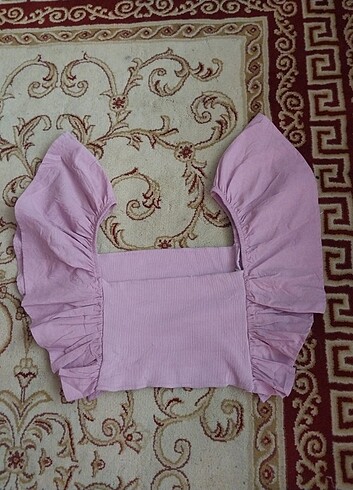 Lolita crop