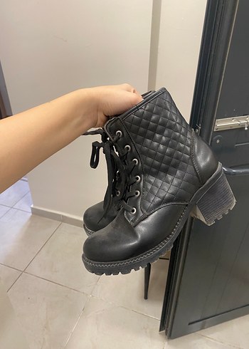 Siyah Kadın Deri Bot