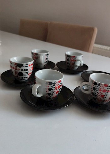 Siyah Tabaklı Desenli Kahve Fincanı Seti