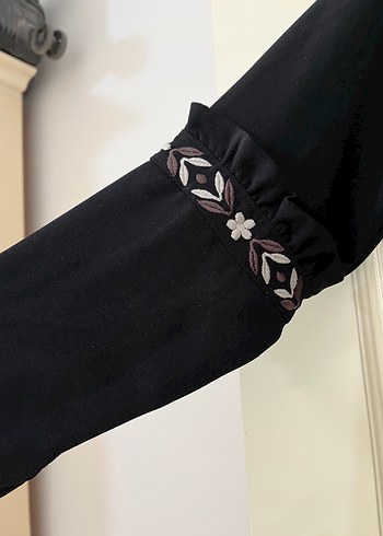 LC Waikiki Düğmeli Siyah Uzun Kollu Nakışlı Tunik