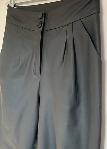 s Beden Deri Görünümlü Siyah Kadın Pantolon