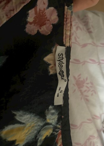 Çiçek Desenli V Yaka Midi Elbise - Görsel 2