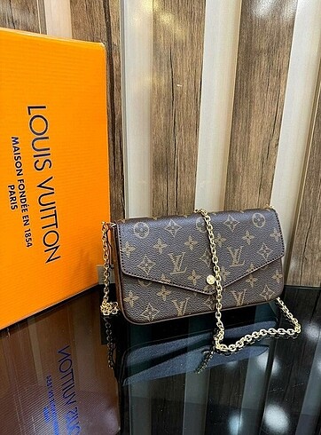 LOUIS VUITTON LV