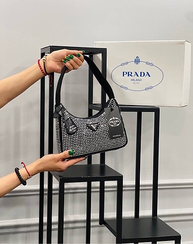 Prada taşlı