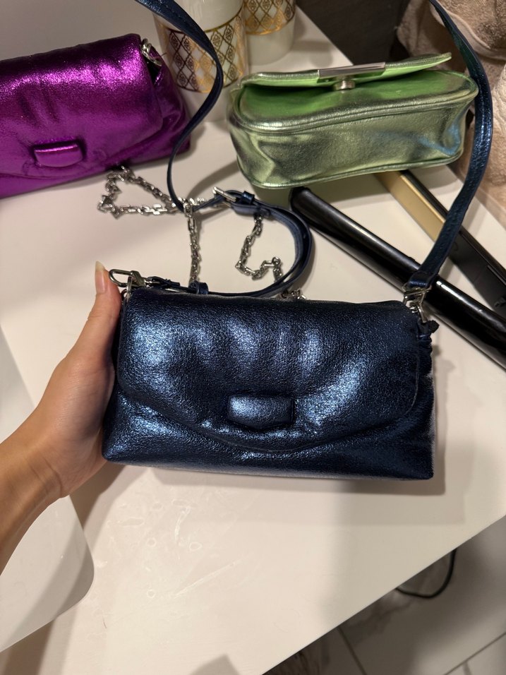 Zincir Detaylı Koyu Mavi Deri Yılan Desenli Çanta - Görsel 2