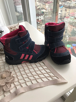 27 no orjinal adidas traxion bot yeni gibi hiçbi kusuru yok