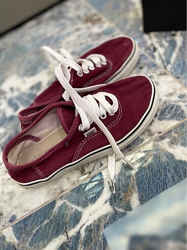 Kırmızı vans