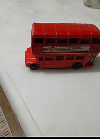  Cars London otobüsü 