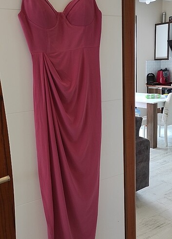 Gül kurusu likralı yırtmaçlı elbise