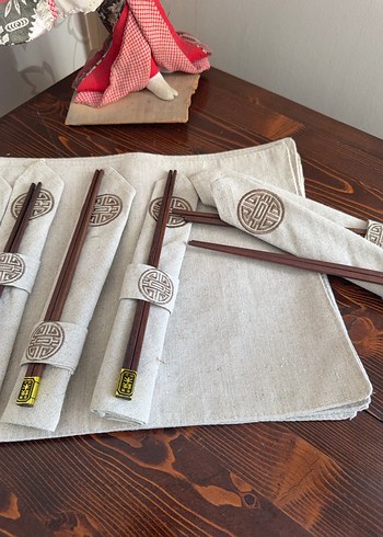 Kahverengi Ahşap Çubuk  Sushi Seti ve servis örtüsü - Görsel 4