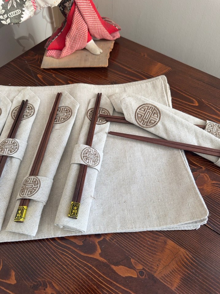 Kahverengi Ahşap Çubuk  Sushi Seti ve servis örtüsü - Görsel 4