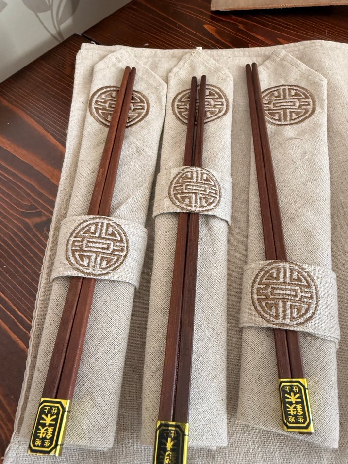 Kahverengi Ahşap Çubuk  Sushi Seti ve servis örtüsü - Görsel 2