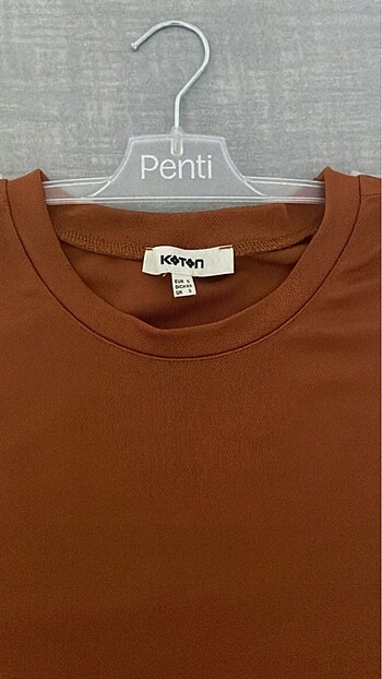 Koyu kahverengi T-shirt parlak görünümlü polyester ve viskon kar