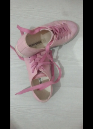 pembe converse