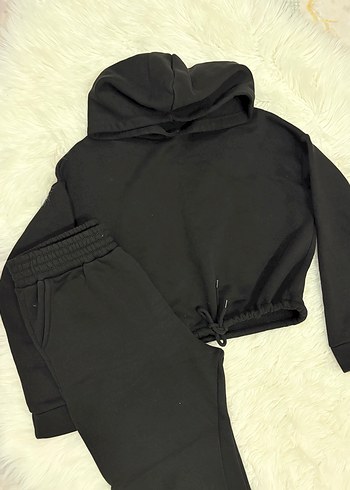 Siyah Kapüşonlu Kısa Sweatshirt ve Eşofman Altı