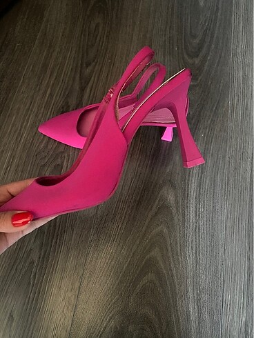 Stradivarius Pembe stiletto