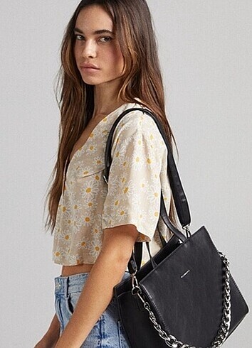 BERSHKA OMUZ ÇANTASI