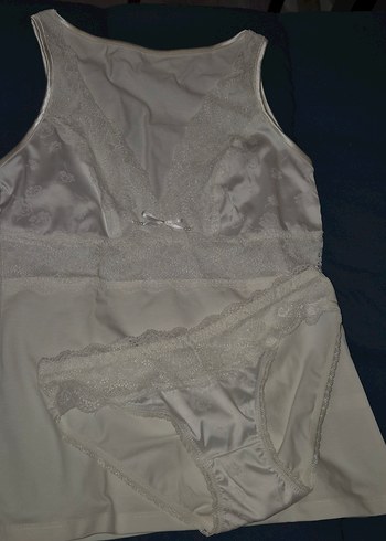 Dantel Detaylı Beyaz Mini Büstiyer - Görsel 3