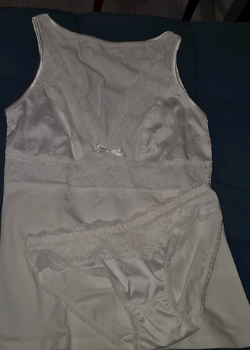 Dantel Detaylı Beyaz Mini Büstiyer - Görsel 2