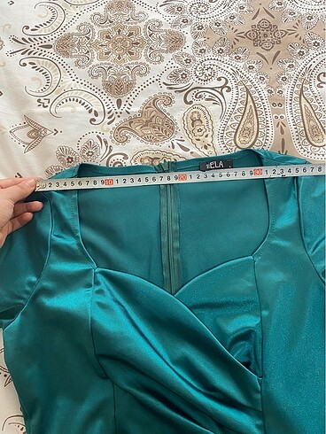 Zümrüt yeşili uzun abiye - Görsel 7