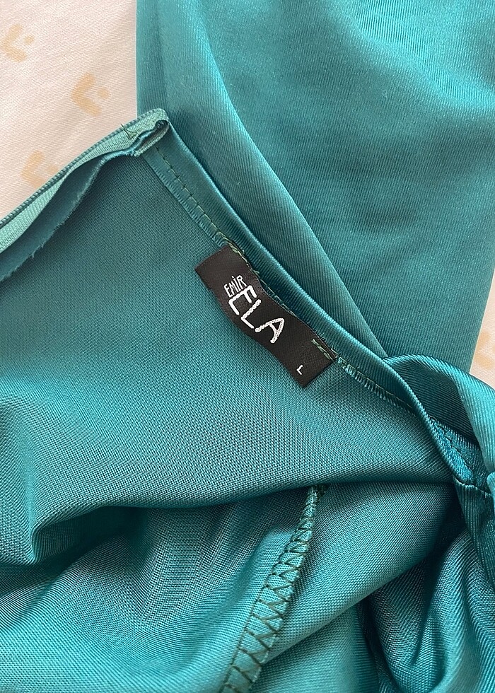 Zümrüt yeşili uzun abiye - Görsel 4