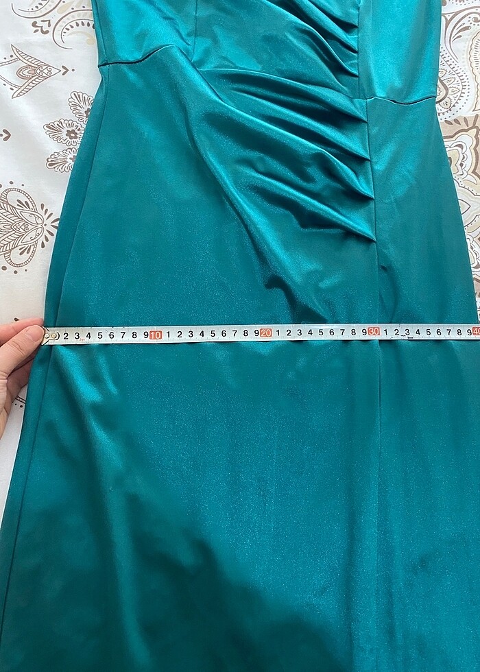 Zümrüt yeşili uzun abiye - Görsel 5