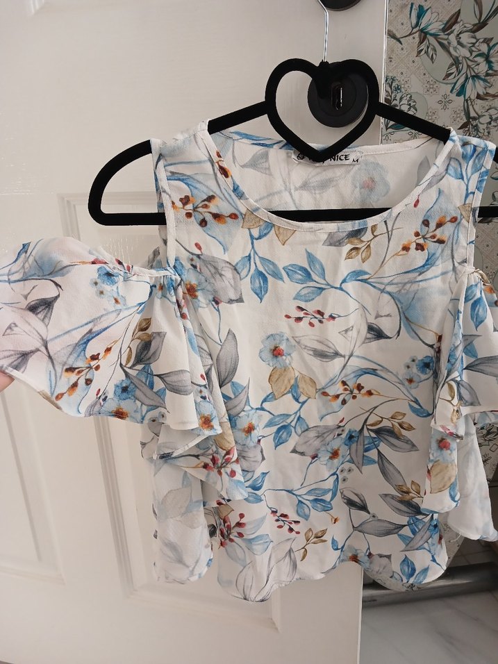 Çiçek Desenli Kısa Kollu Bluz - Görsel 2