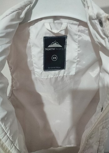 Kız Çocuk Beyaz Düğmeli Yelek - Görsel 5