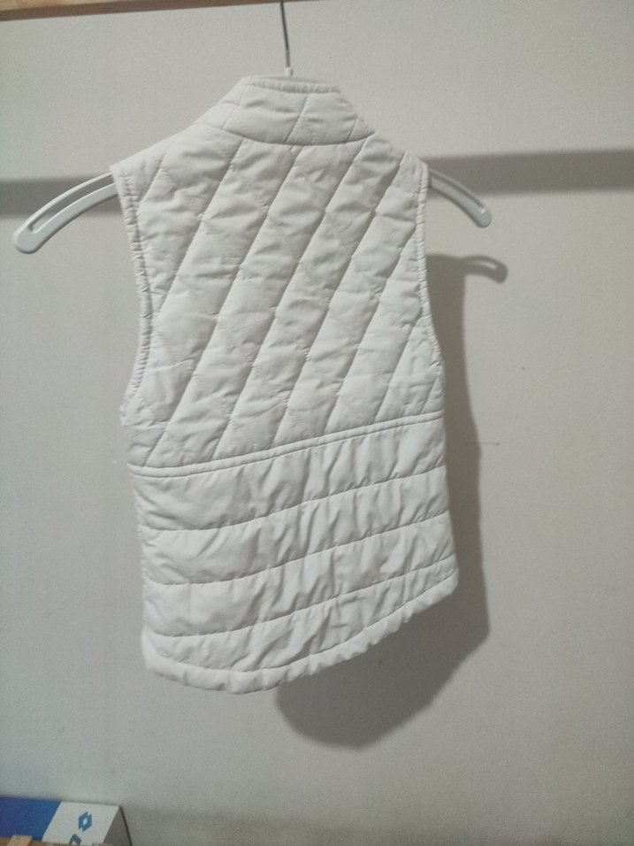 Kız Çocuk Beyaz Düğmeli Yelek - Görsel 3