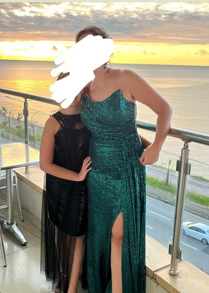 Payetli yirtmacli abiye - Görsel 2