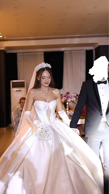 Yeni giyilmiş özel dikim gelinlik - Görsel 6