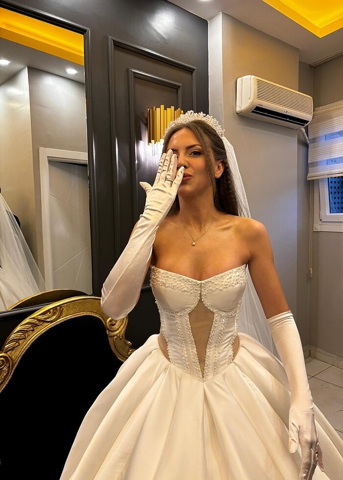 Yeni giyilmiş özel dikim gelinlik - Görsel 4