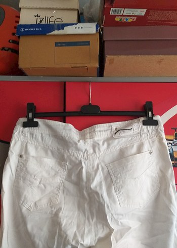 Pamuklu Beyaz Kemerli Şort kapri - Görsel 8