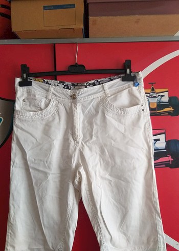 Pamuklu Beyaz Kemerli Şort kapri - Görsel 3