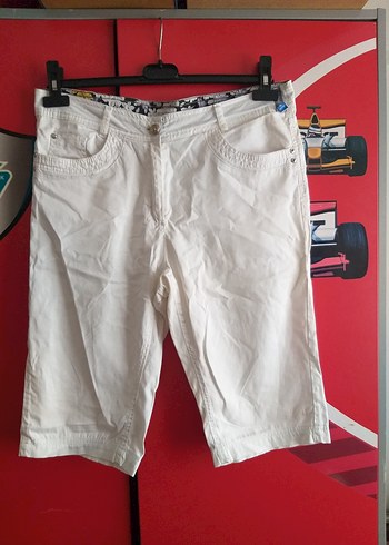 Pamuklu Beyaz Kemerli Şort kapri - Görsel 2