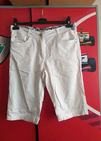 Pamuklu Beyaz Kemerli Şort kapri - Görsel 5