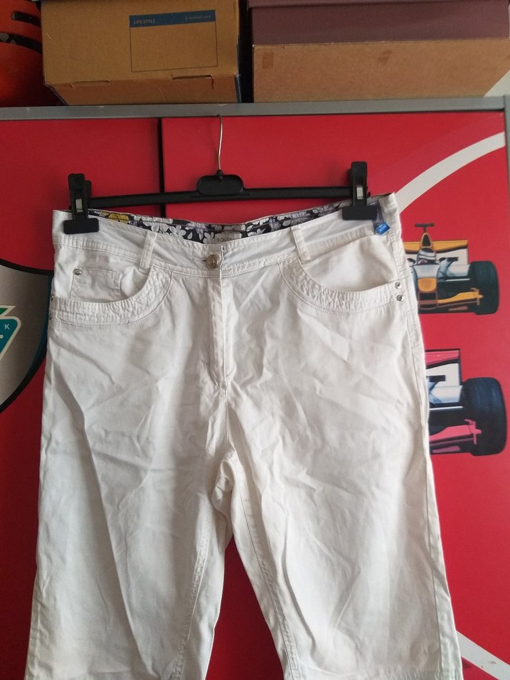 Pamuklu Beyaz Kemerli Şort kapri - Görsel 3