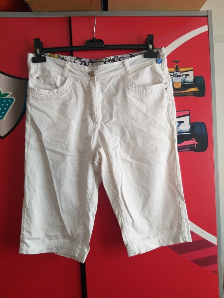 Pamuklu Beyaz Kemerli Şort kapri - Görsel 5