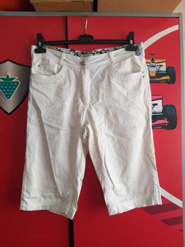 Pamuklu Beyaz Kemerli Şort kapri - Görsel 4