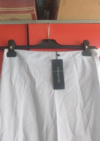 Beyaz Gri Desenli Volanlı Mini Etek - Görsel 5