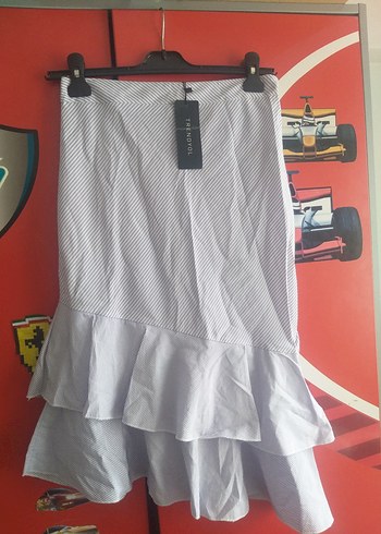 Beyaz Gri Desenli Volanlı Mini Etek - Görsel 2