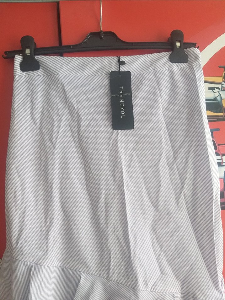 Beyaz Gri Desenli Volanlı Mini Etek - Görsel 4