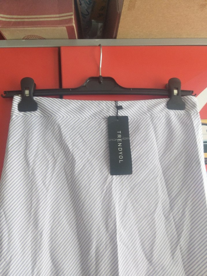 Beyaz Gri Desenli Volanlı Mini Etek - Görsel 5